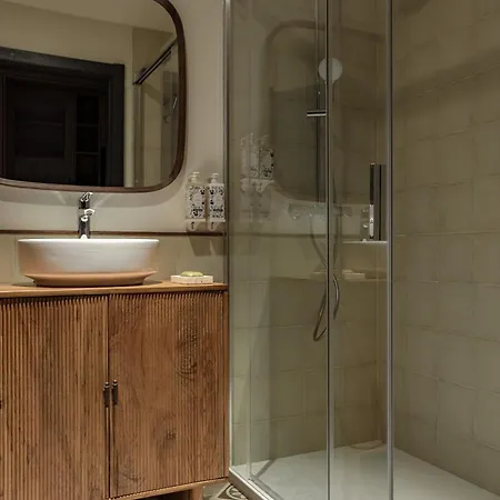 Batimont & מלון דירות 3*